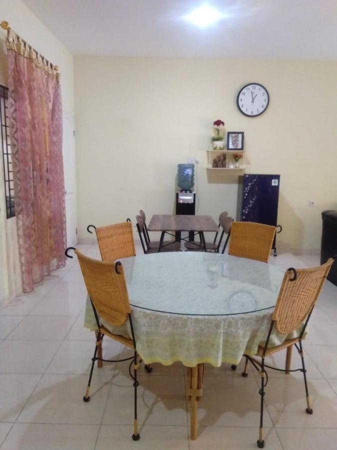 Villa Brastagi Resort Jalan Mimpin Tua Blok C No. 41 Берастаги Экстерьер фото