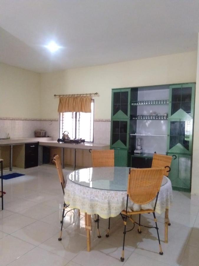 Villa Brastagi Resort Jalan Mimpin Tua Blok C No. 41 Берастаги Экстерьер фото