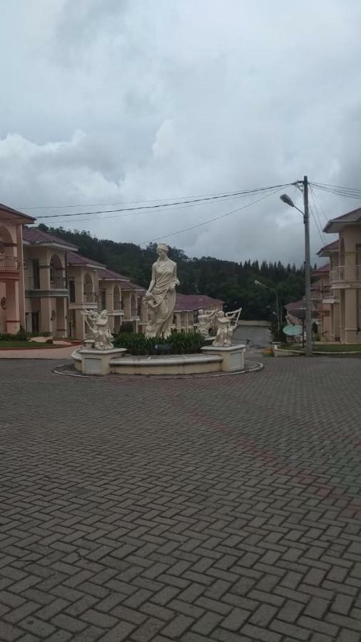 Villa Brastagi Resort Jalan Mimpin Tua Blok C No. 41 Берастаги Экстерьер фото
