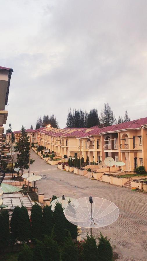Villa Brastagi Resort Jalan Mimpin Tua Blok C No. 41 Берастаги Экстерьер фото
